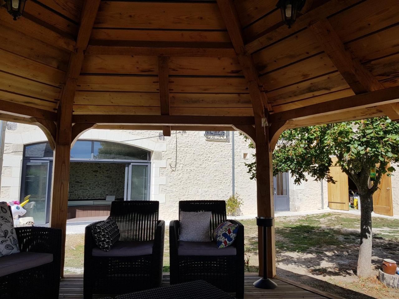 Le Clos De La Briollerie Hotel Tauxigny ภายนอก รูปภาพ