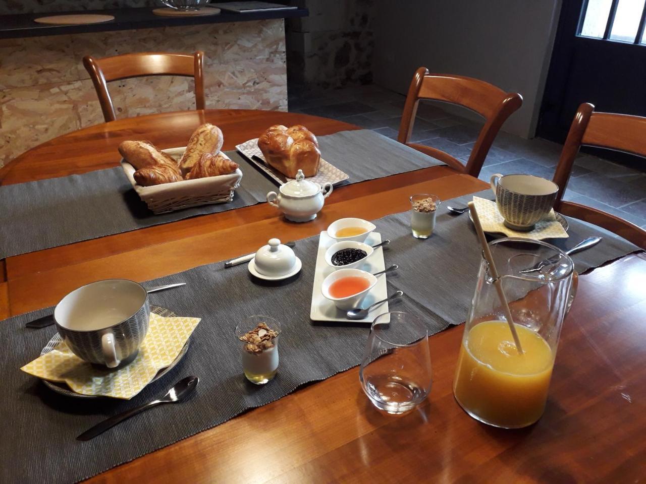 Le Clos De La Briollerie Hotel Tauxigny ภายนอก รูปภาพ
